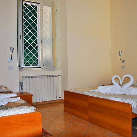 Hotel Casa Per Ferie Beato Rosaz Rom Exterior foto