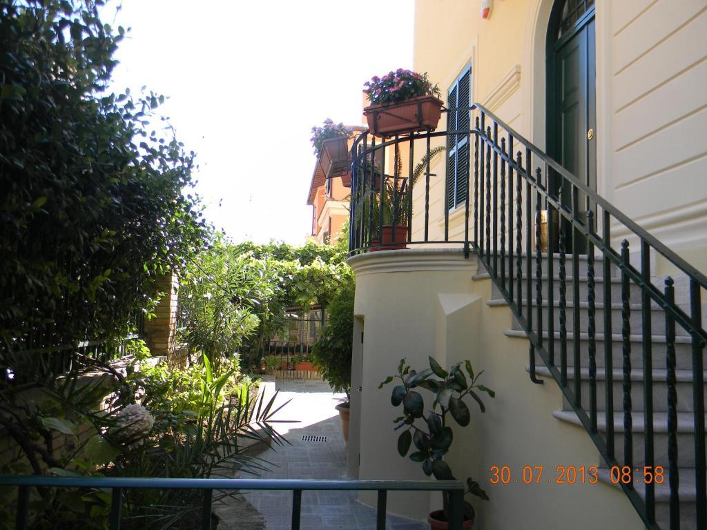 Hotel Casa Per Ferie Beato Rosaz Rom Exterior foto