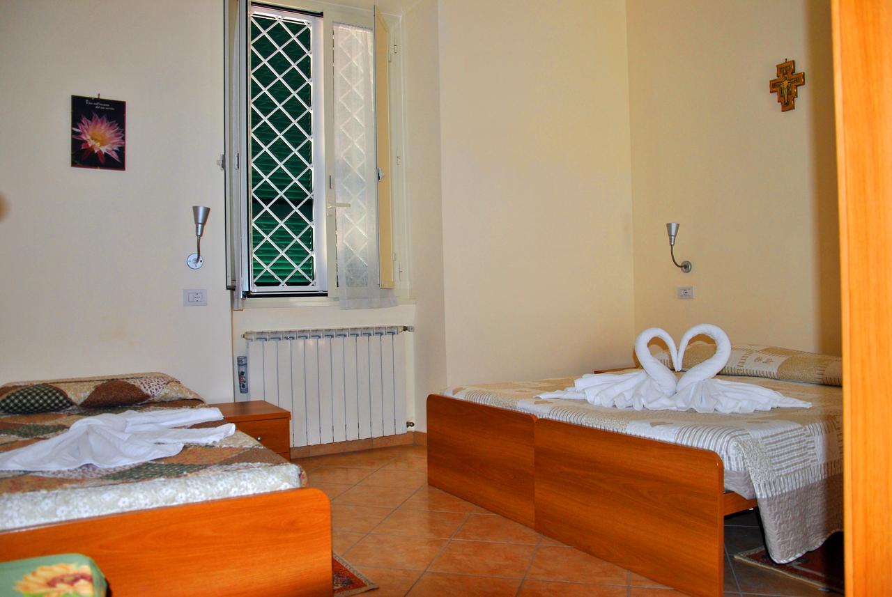 Hotel Casa Per Ferie Beato Rosaz Rom Exterior foto