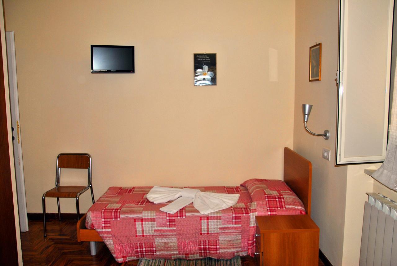 Hotel Casa Per Ferie Beato Rosaz Rom Exterior foto